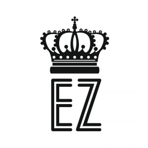 Наклейка на авто EZ и корона